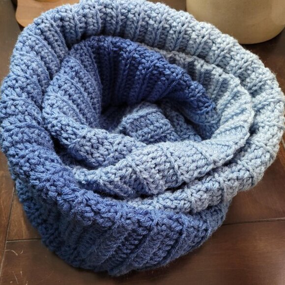 Hand Made OOAK Crochet Boho Mobius Cowl Scarf Neck Warmer,Shoulder Wrap NO Fus - Picture 2 of 5